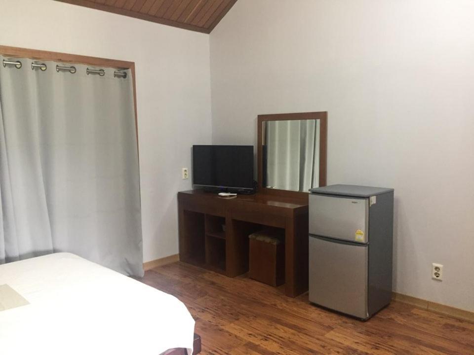 Namu Hyanggi Pension Чечжу Екстер'єр фото